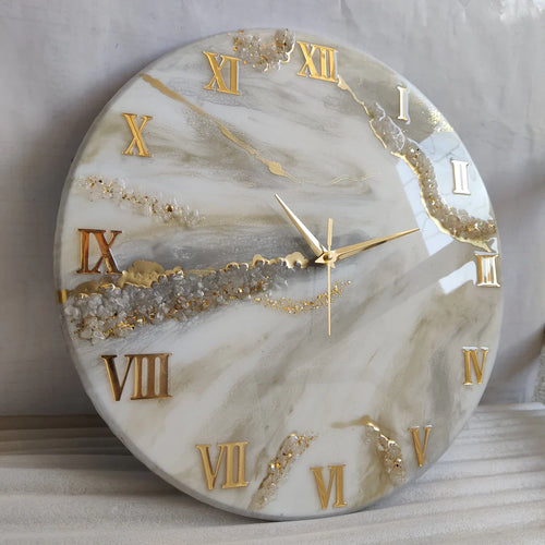 Cream Radiance – The Luxury Resin Clock with Gold Veins