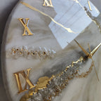 Cream Radiance – The Luxury Resin Clock with Gold Veins