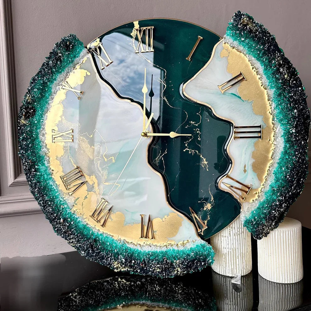 Green Whisper – A Luxe Nature-Inspired Resin Wall Clock